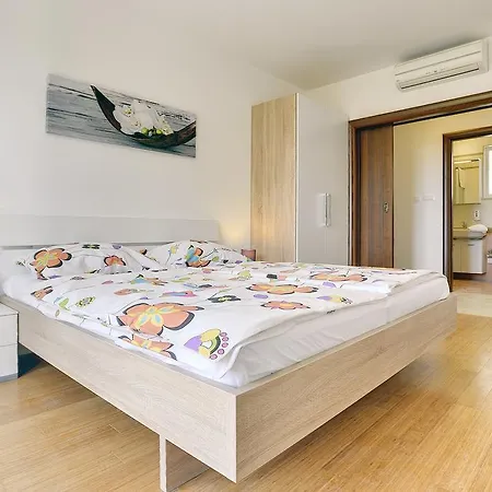 Daire Apartments Vea *