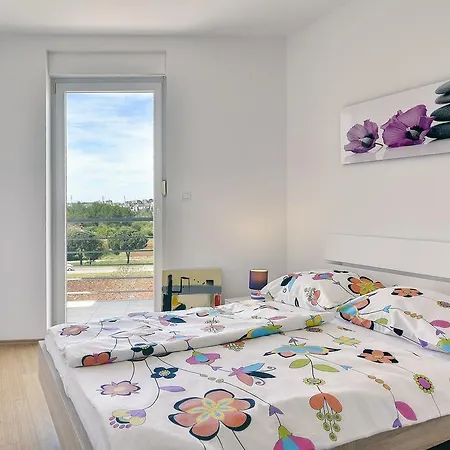 Apartments Vea פולה