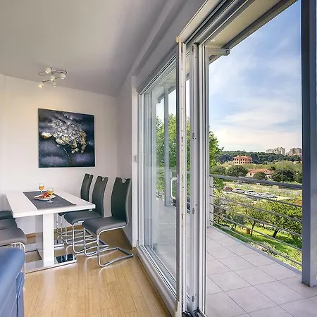 Apartments Vea פולה